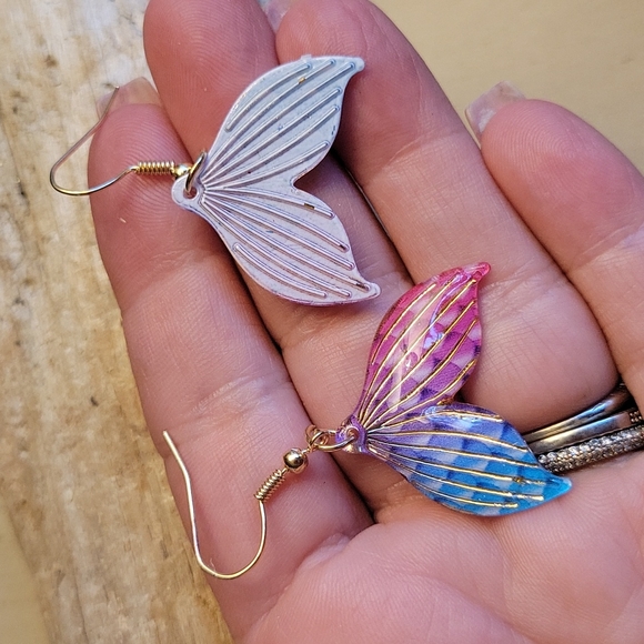 Mermaid Tail Dangle Earrings, gold tone, light weight - Picture 4 of 4